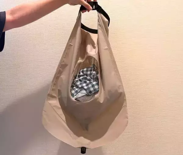 「バッグそのものが簡易洗濯機に変身！　ダイソーで買える必携アイテムとは？」の画像