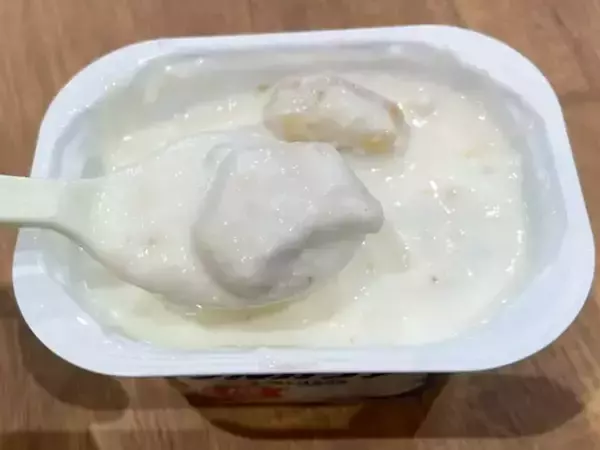 意外と相性抜群！　ヨーグルトに混ぜて正解だったお菓子は…「食べ応えがある」「朝食にいい！」