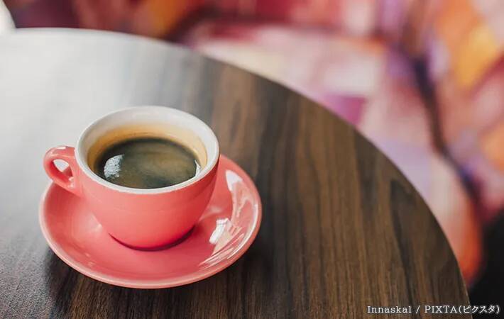 インスタントコーヒーの内側ラベル、正しい剥がし方　隙間を作らない切り方でおいしさ長持ち