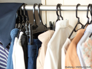 ニットをハンガーに掛けても伸びない方法は？　ユニクロが教える！おすすめの畳み方