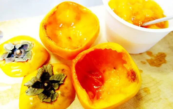 柿の中身をくり抜いて…？　代わりに入れたものに子供が「何これ―！」