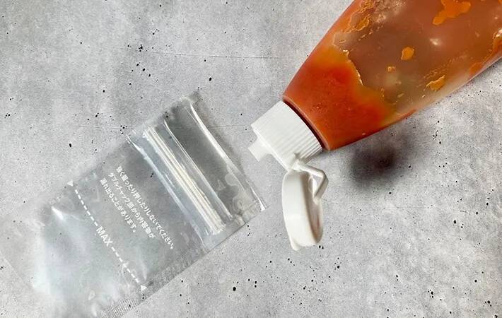 「ケチャップを少しだけ持ち歩きたい」　無印の『小分け袋』を使ってみると？