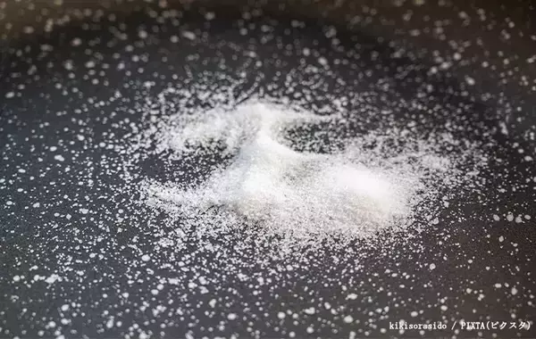 「塩が固まってしまったらどうすればいい？　サラサラに戻す方法を企業に聞いてみた」の画像
