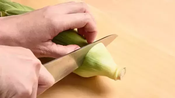 「電子レンジで簡単！　暑い日に試したい「トウモロコシの手軽な食べ方」」の画像