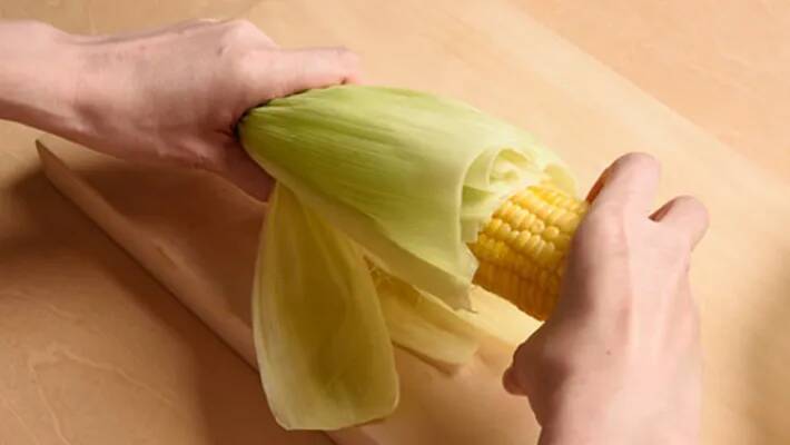 電子レンジで簡単！　暑い日に試したい「トウモロコシの手軽な食べ方」