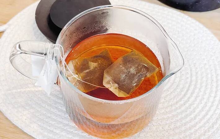 濃いめに淹れた『紅茶』をジッパー袋に入れて？　タンブラーでも試したい「便利ワザ」
