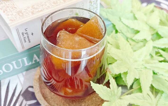 濃いめに淹れた『紅茶』をジッパー袋に入れて？　タンブラーでも試したい「便利ワザ」