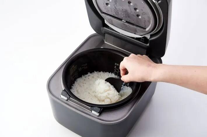 残ったご飯、ラップだけで冷凍してない？　米のプロおすすめの保存方法は