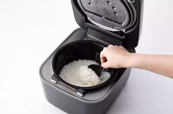 「残ったご飯、ラップだけで冷凍してない？　米のプロおすすめの保存方法は」の画像