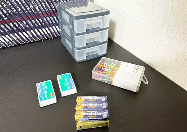「「流石、ダイソー！」　ちょうどいいサイズの『引き出し』が、かゆいところに手が届く」の画像