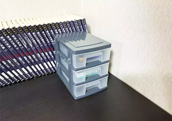 「「流石、ダイソー！」　ちょうどいいサイズの『引き出し』が、かゆいところに手が届く」の画像