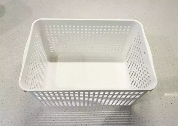 「棚の保存容器、かさばってない？　収納アイディアに「スッキリした」「プチストレス解消」」の画像