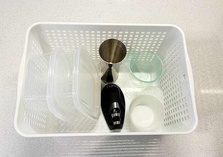 棚の保存容器、かさばってない？　収納アイディアに「スッキリした」「プチストレス解消」