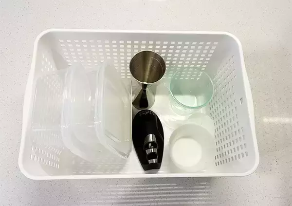 「棚の保存容器、かさばってない？　収納アイディアに「スッキリした」「プチストレス解消」」の画像