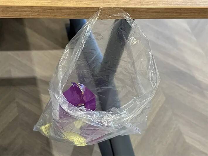 専用ゴミ袋は買わなくてOK！　ダイソーの『ゲルテープ』を貼れば簡易ゴミ入れに