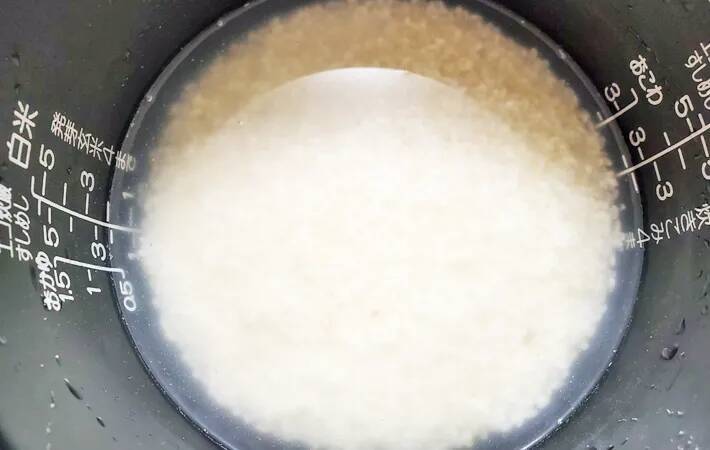 1本丸ごと、皮ごと使う！　子供がドはまりする『サツマイモの炊き込みご飯』【旬レシピ】