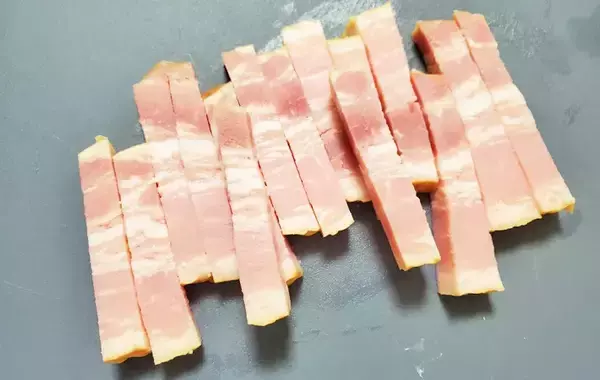 「1本丸ごと、皮ごと使う！　子供がドはまりする『サツマイモの炊き込みご飯』【旬レシピ】」の画像