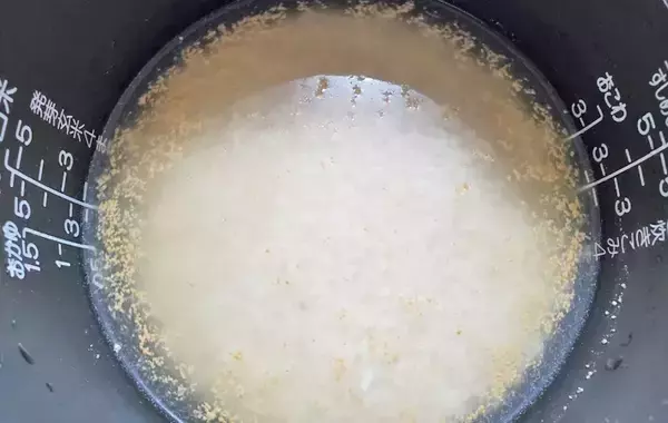 「1本丸ごと、皮ごと使う！　子供がドはまりする『サツマイモの炊き込みご飯』【旬レシピ】」の画像