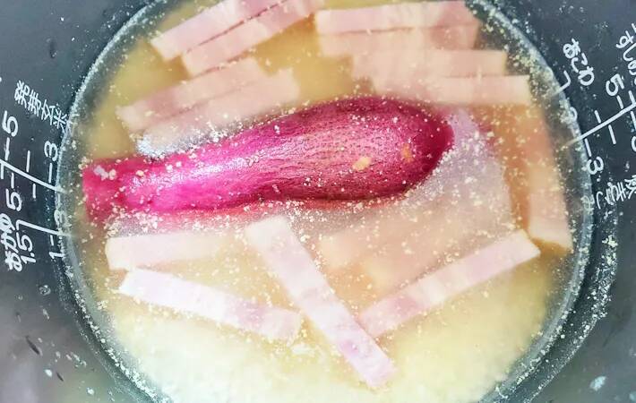 1本丸ごと、皮ごと使う！　子供がドはまりする『サツマイモの炊き込みご飯』【旬レシピ】