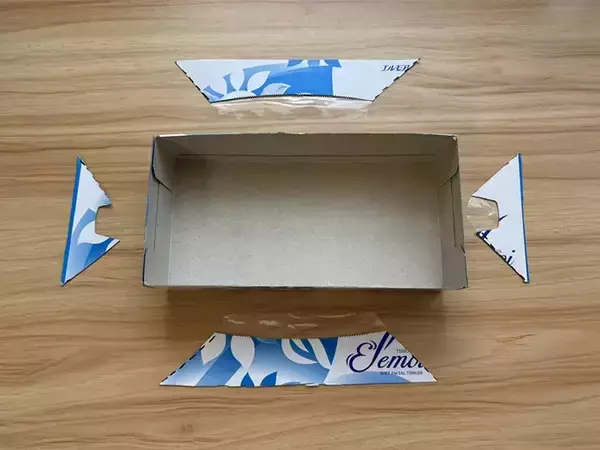 「使い終わったティッシュ箱は捨てません！　０円でできる『伸縮ケース』がキッチンで大活躍」の画像