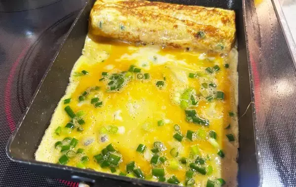 「「これはハマる味」「いつもよりおいしい！」　玉子焼きに使った意外な調味料とは？」の画像