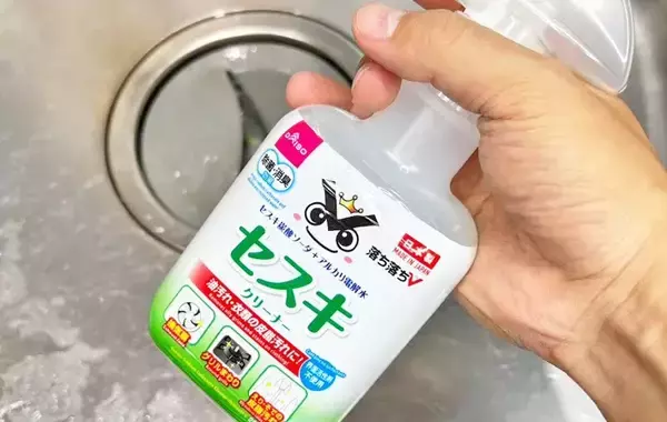「ツナ缶の後片づけが面倒な時は？　『ダイソー』スプレーの使い方に「ストレスが解消された！」」の画像