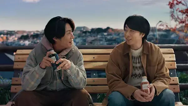 「新CM＆メイキング公開！　櫻井翔と相葉雅紀の“裏側ショット”に「かわいすぎる」」の画像