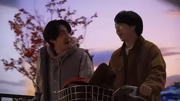 「新CM＆メイキング公開！　櫻井翔と相葉雅紀の“裏側ショット”に「かわいすぎる」」の画像