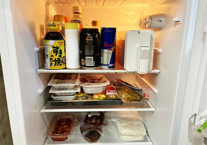 『短いつっぱり棒』はこう使う！　冷蔵庫の中がスッキリする『活用術』に「これ考えた人、天才」