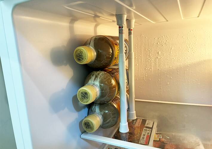 『短いつっぱり棒』はこう使う！　冷蔵庫の中がスッキリする『活用術』に「これ考えた人、天才」