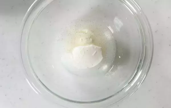 「ホットケーキミックスにヨーグルトと水を混ぜて…　できあがったのは」の画像