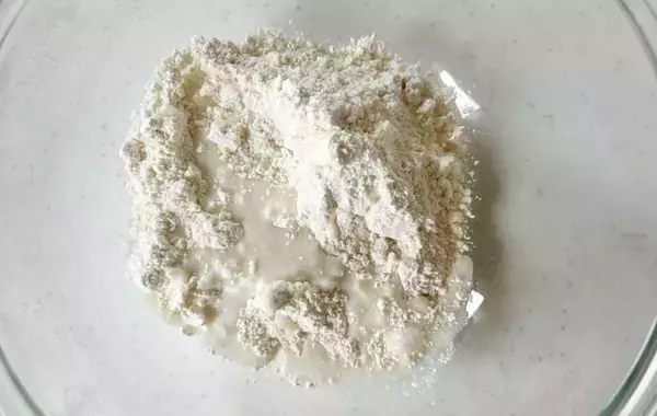 「ホットケーキミックスにヨーグルトと水を混ぜて…　できあがったのは」の画像