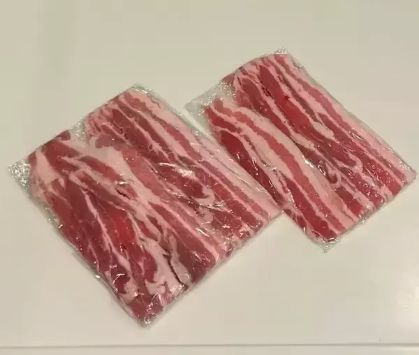 「買ってきた肉をそのまま冷凍しないで！　一手間加えた結果に「驚き」「目からウロコ」」の画像