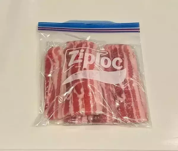 「買ってきた肉をそのまま冷凍しないで！　一手間加えた結果に「驚き」「目からウロコ」」の画像