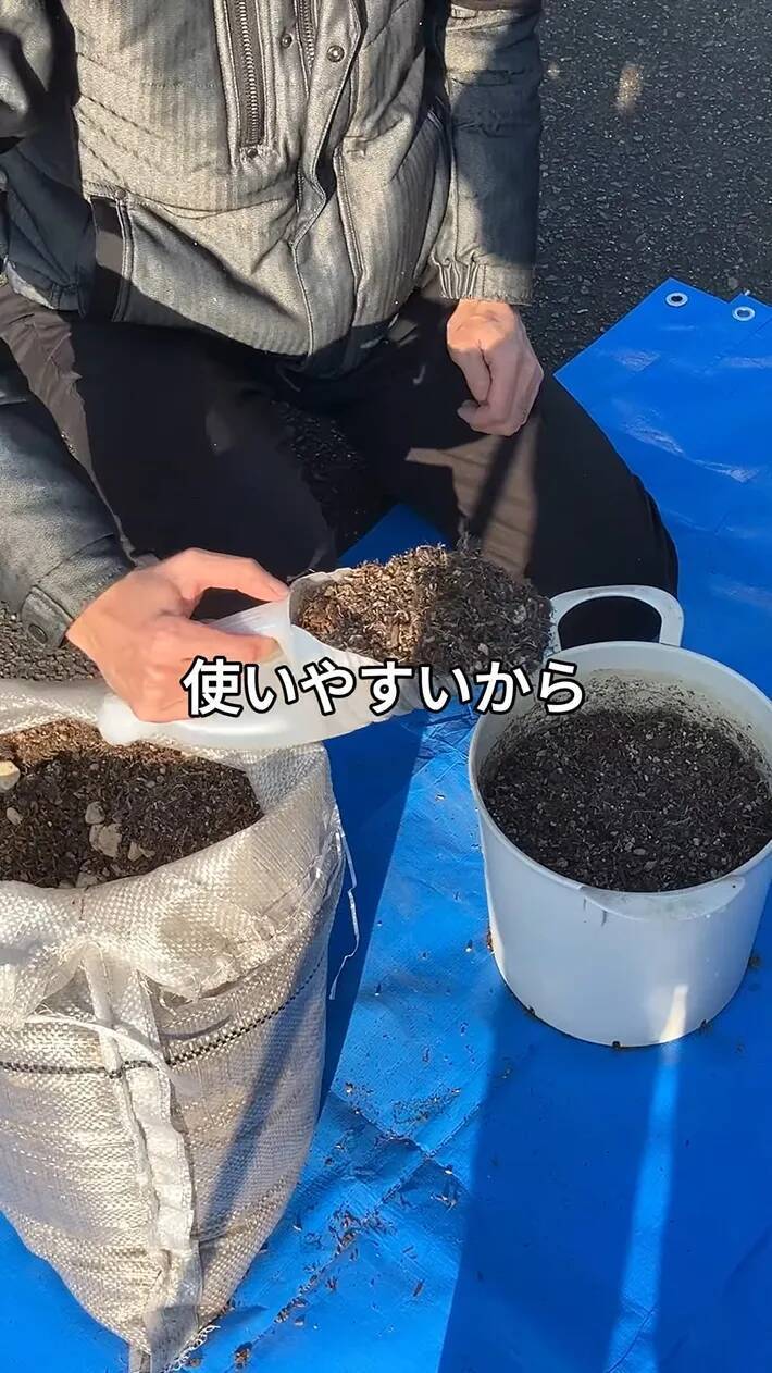 肥料メーカーが教えるサラダ油容器の再利用法　園芸で使える『スコップ』に変える【材料4つ】