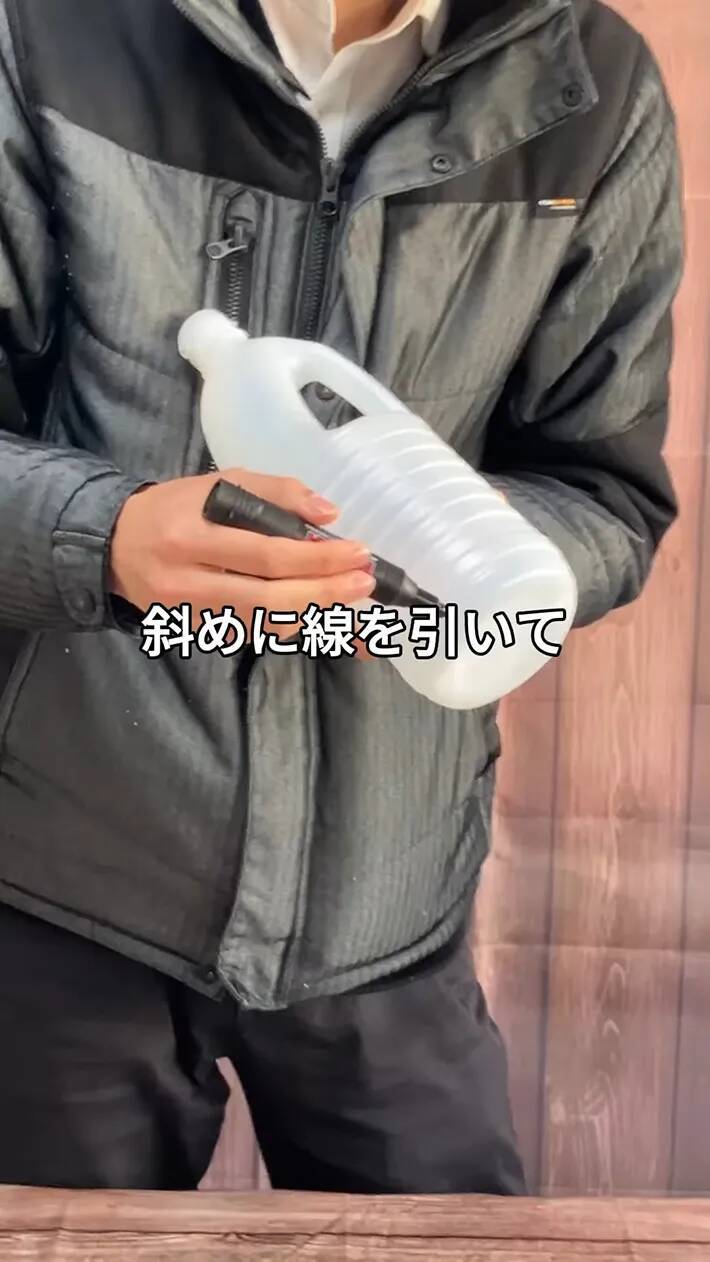 肥料メーカーが教えるサラダ油容器の再利用法　園芸で使える『スコップ』に変える【材料4つ】