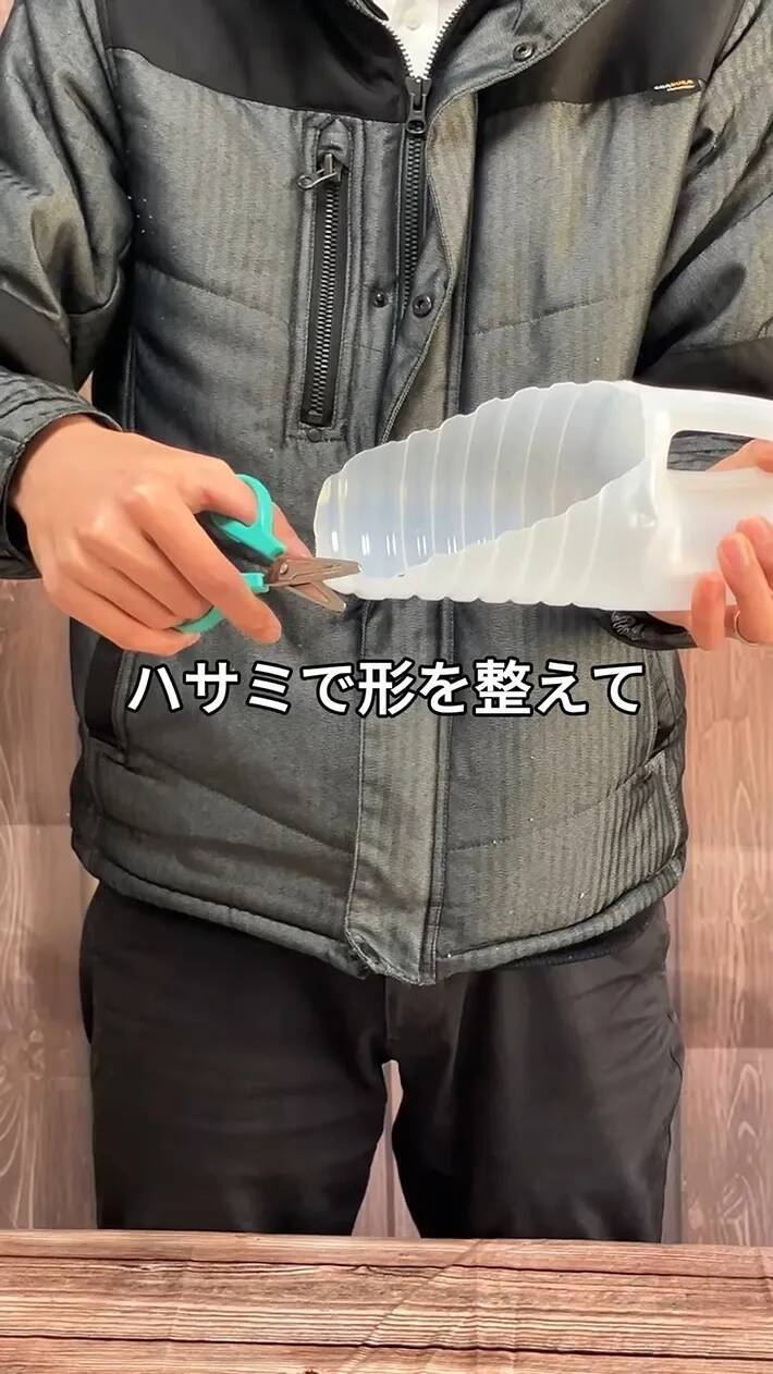 肥料メーカーが教えるサラダ油容器の再利用法　園芸で使える『スコップ』に変える【材料4つ】