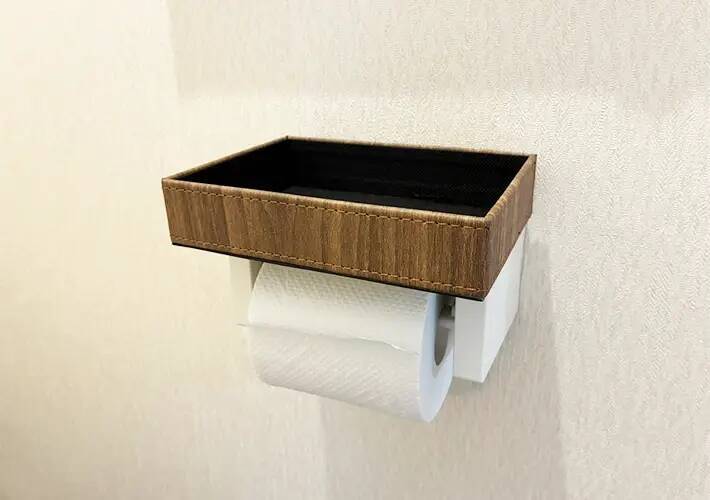 ブックエンドをホルダーの『つけ根』に差し込むと快適　狭いトイレが見違える裏技とは