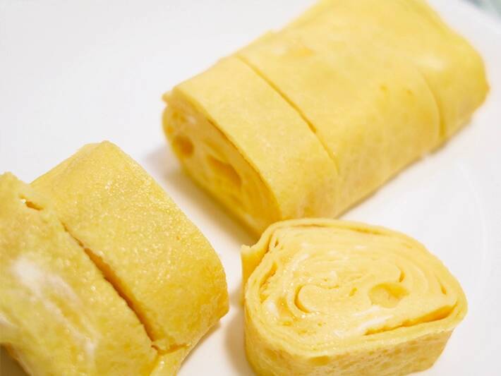 調味料使いません！　玉子焼きに、余ってた『スープの素１袋』を入れただけで…？