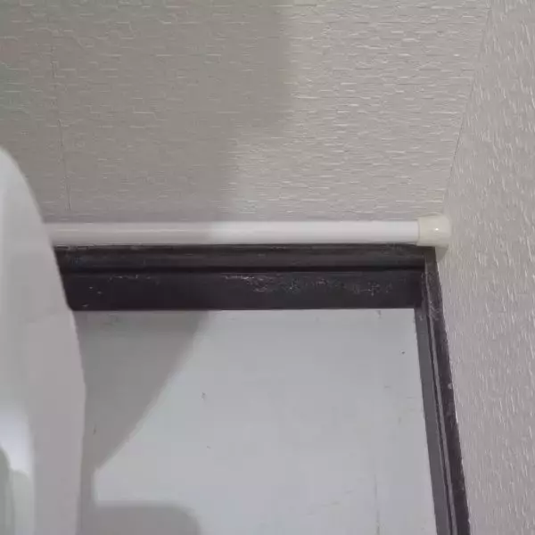 「『押入れラック』を洗面台で？　まさかの活用に「これは便利」「絶対やる」」の画像