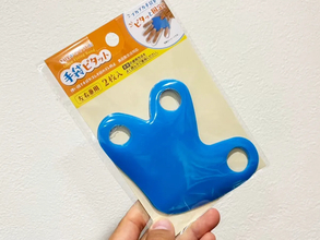 ビニール手袋がしっかりとフィット！　ダイソーの掃除アイテムをつけると？「ストレスから解放」