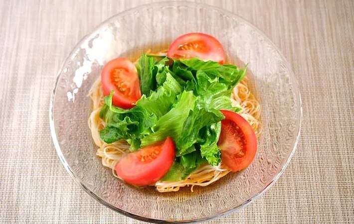 そうめんにトマトとレタス、あと1つのせるなら？　管理栄養士の『正解』はこちら【献立クイズ】