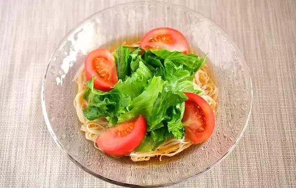 「そうめんにトマトとレタス、あと1つのせるなら？　管理栄養士の『正解』はこちら【献立クイズ】」の画像