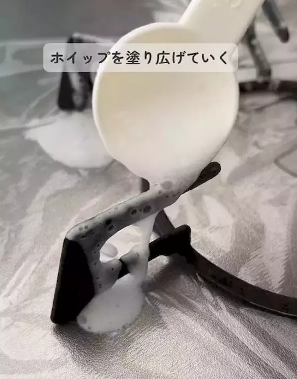 「「重曹スプレーで冷蔵庫がピカピカに」　手間ゼロ掃除に「今すぐ使う」「真似する」」の画像