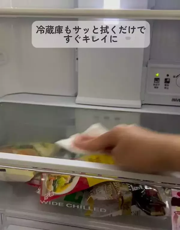 「「重曹スプレーで冷蔵庫がピカピカに」　手間ゼロ掃除に「今すぐ使う」「真似する」」の画像