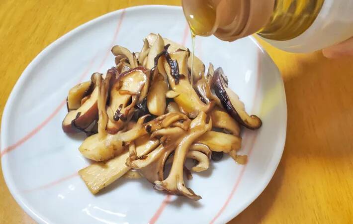 食べた夫が「弁当にも入れて！」と大絶賛　キノコと一緒に炒めたのは…【最強おかず】