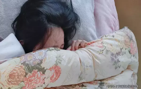 「頑固な寝ぐせ、毛先を濡らしても直らない！　美容師が教える『たった3分』の方法に「知っておきたい」」の画像