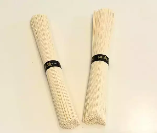 「いつもの『そうめん』に飽きた時の裏ワザ　タレを絡めるだけの1皿が、こちら」の画像