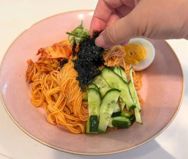 いつもの『そうめん』に飽きた時の裏ワザ　タレを絡めるだけの1皿が、こちら