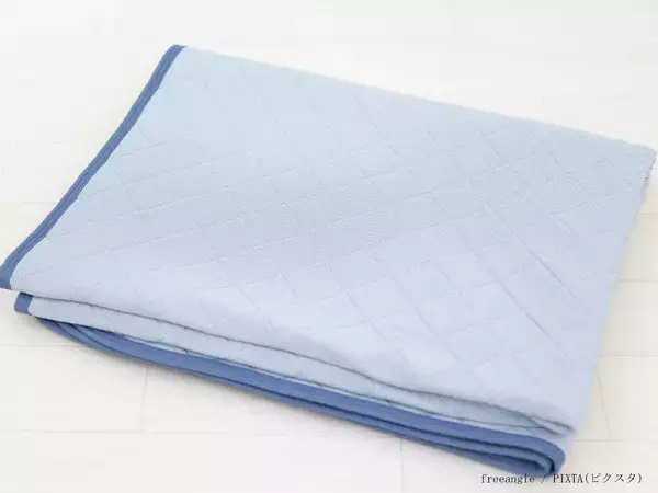 冷感パッドの下、いつもの寝具のままにしてない？　ひんやり感を持続させるコツを、プロが解説